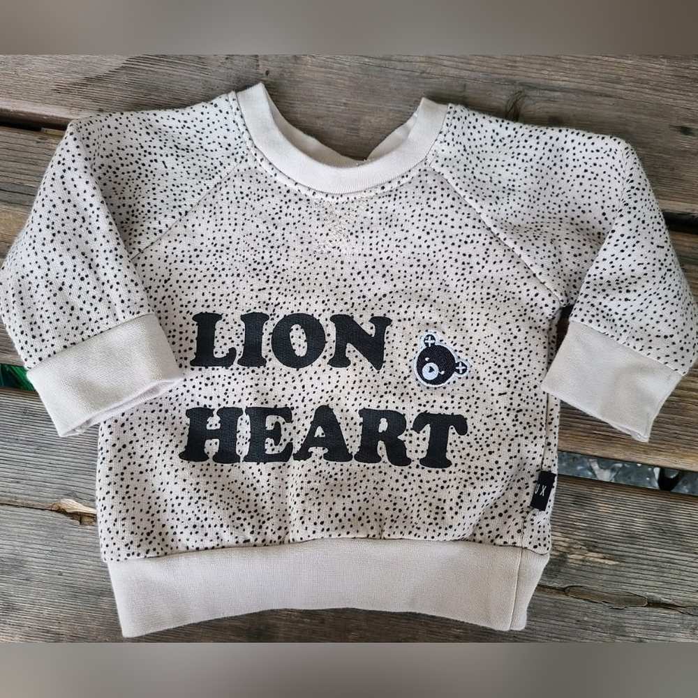 HUXBABY SZ 3-6M VGUC CREAM LEOPARD w/ LION HEART aplique l/s sweatshirt